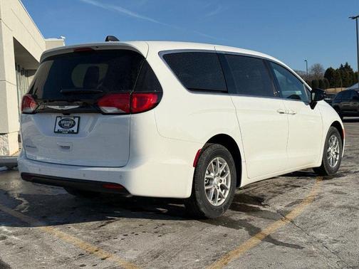 2026 Chrysler Voyager LX