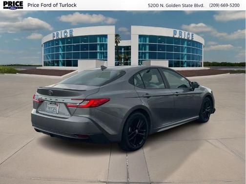 Metal 2025 Toyota Camry SE