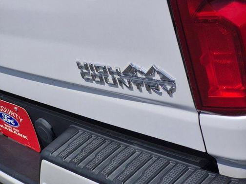 Iridescent Pearl Tricoat 2021 Chevrolet Silverado 2500 High Country