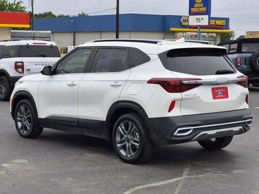 Snow White Pearl 2022 Kia Seltos S