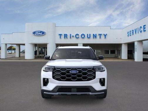 Star White 2026 Ford Explorer Platinum