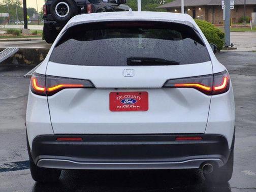 White 2024 Honda HR-V Sport