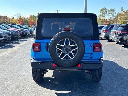 2024 Jeep Wrangler 4-Door Sahara 4x4