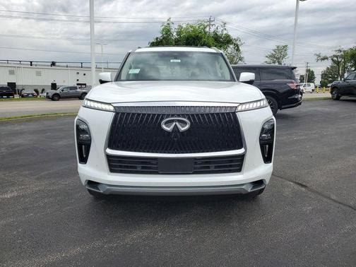 Radiant White 2026 INFINITI QX80 Luxe