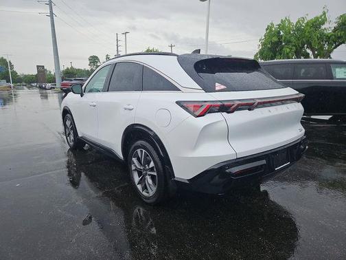 Radiant White 2027 INFINITI QX65 LUXE