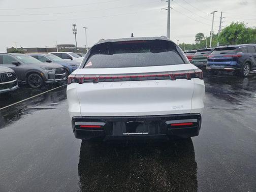 Radiant White 2027 INFINITI QX65 LUXE