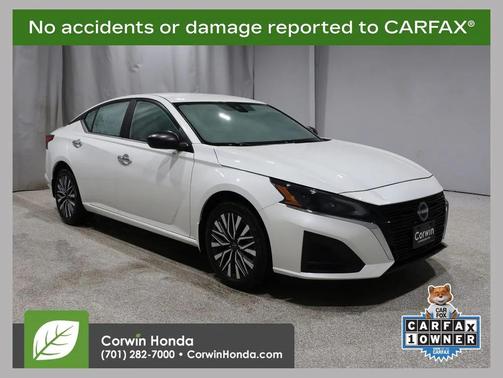 Pearl White Tricoat 2024 Nissan Altima 2.5 SV Sedan