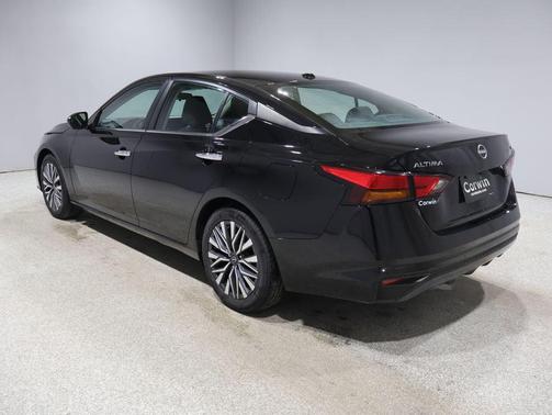 Super Black 2024 Nissan Altima 2.5 SV