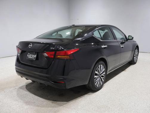 Super Black 2024 Nissan Altima 2.5 SV