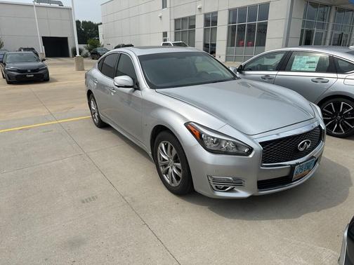 2016 INFINITI Q70 3.7X