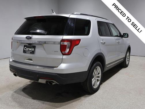Ingot Silver Metallic 2018 Ford Explorer XLT