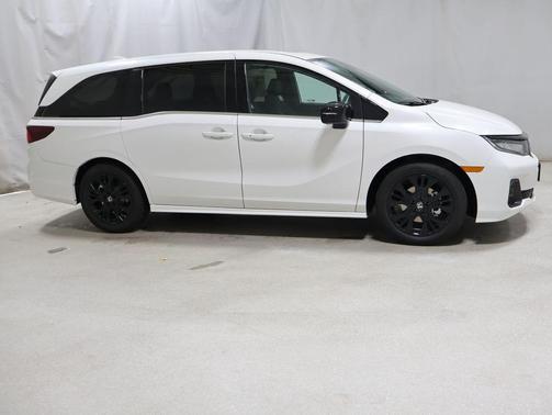 Platinum White Pearl 2026 Honda Odyssey Sport-L