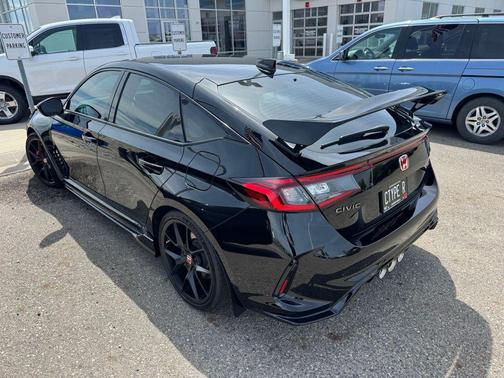 Crystal Black Pearl 2025 Honda Civic Type R