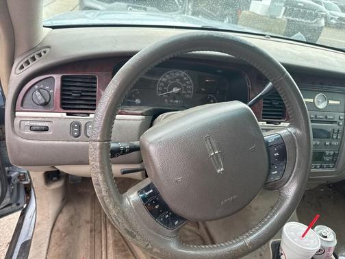 2005 Lincoln Town Car Signature
