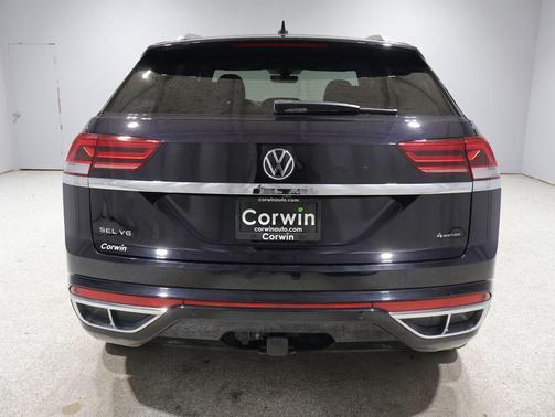 Deep Black Pearl 2023 Volkswagen Atlas Cross Sport 3.6L V6 SEL Premium R-Line