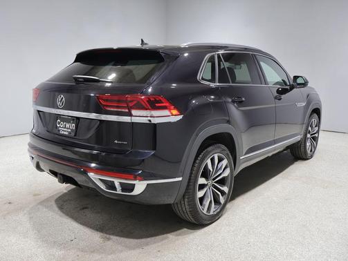 Deep Black Pearl 2023 Volkswagen Atlas Cross Sport 3.6L V6 SEL Premium R-Line
