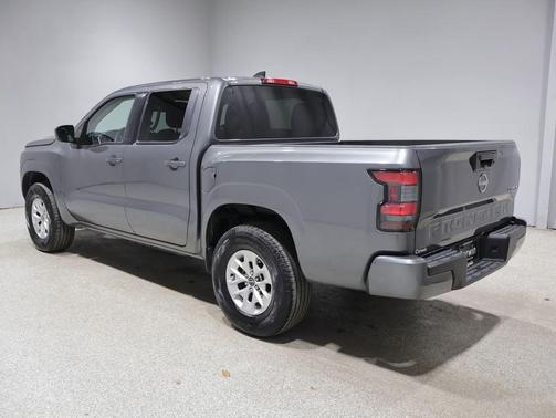 Gun Metallic 2024 Nissan Frontier SV