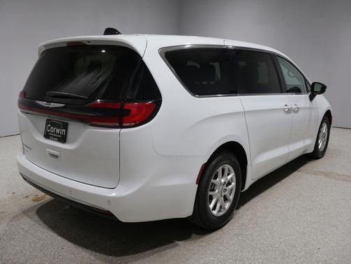 Bright White Clearcoat 2024 Chrysler Pacifica Touring L