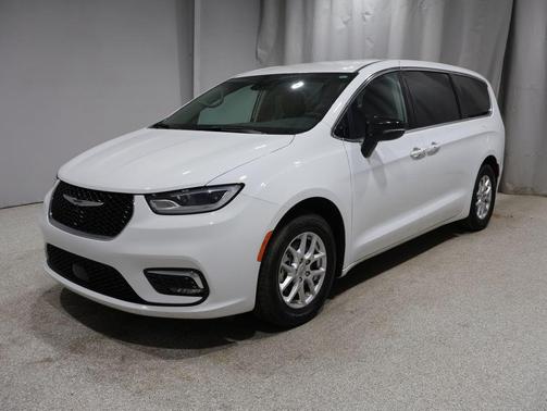 Bright White Clearcoat 2024 Chrysler Pacifica Touring L