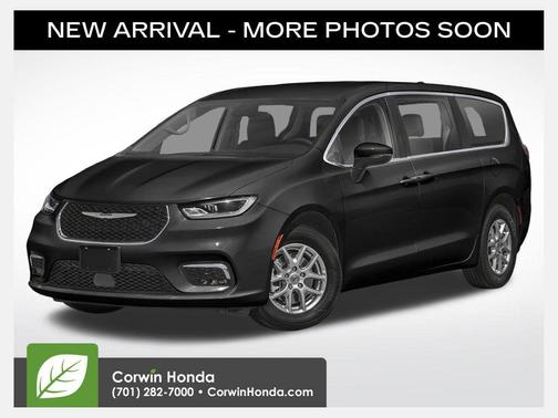 Diamond Black Crystal Pearlcoat 2024 Chrysler Pacifica Touring L