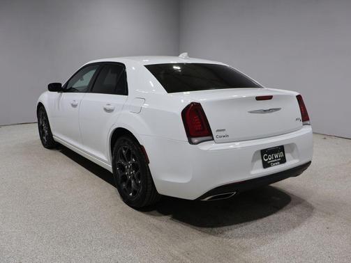 Bright White Clearcoat 2019 Chrysler 300 S