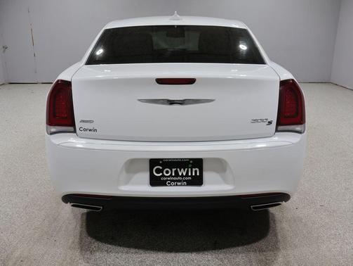Bright White Clearcoat 2019 Chrysler 300 S