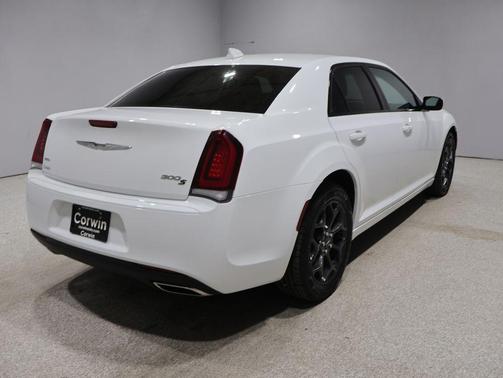 Bright White Clearcoat 2019 Chrysler 300 S