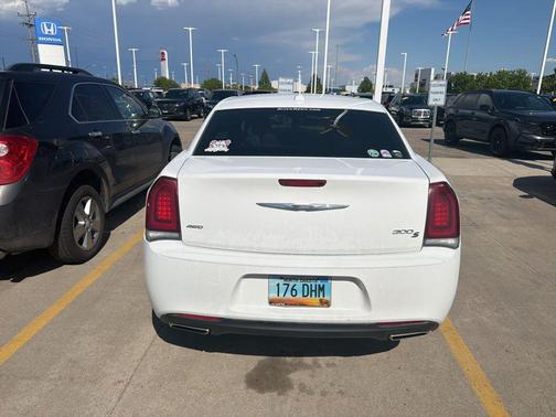 Bright White Clearcoat 2019 Chrysler 300 S