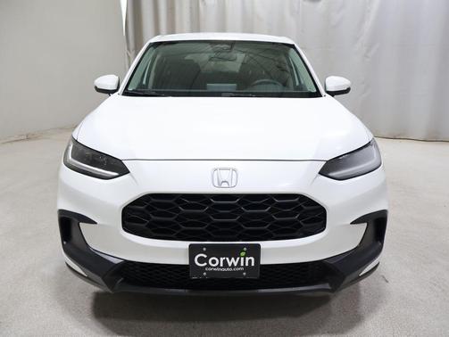 Platinum White Pearl 2027 Honda HR-V LX