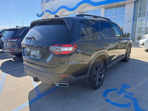 Crystal Black Pearl 2025 Honda Pilot Sport