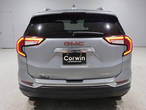 Sterling Metallic 2024 GMC Terrain SLT