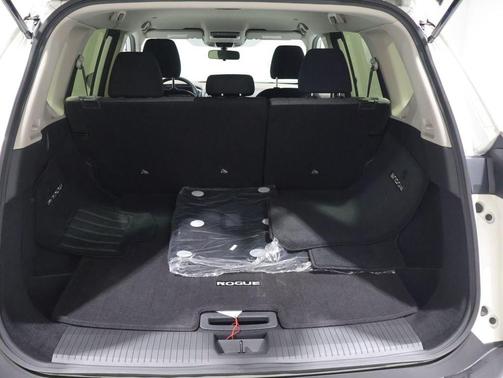 Pearl White Tricoat 2023 Nissan Rogue SV