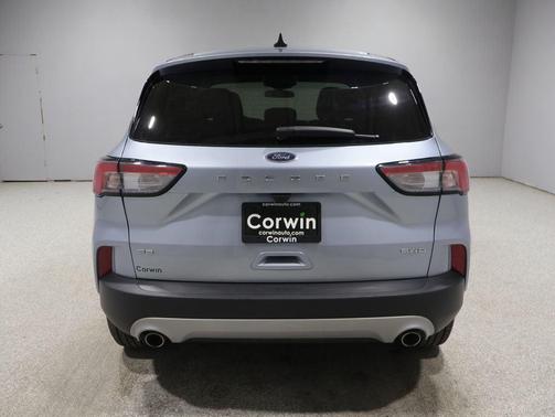 ICED BLUE SILVER METALLIC 2022 Ford Escape SE