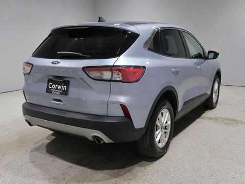 ICED BLUE SILVER METALLIC 2022 Ford Escape SE