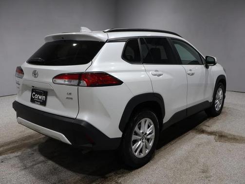 2024 Toyota Corolla Cross LE