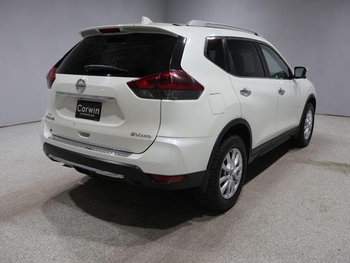 Pearl White 2018 Nissan Rogue SV