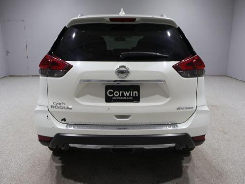 Pearl White 2018 Nissan Rogue SV