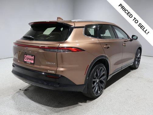 2025 Toyota Crown Signia XLE