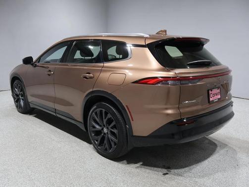 2025 Toyota Crown Signia XLE