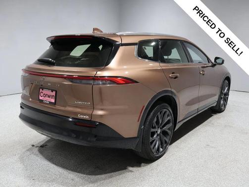 2025 Toyota Crown Signia XLE