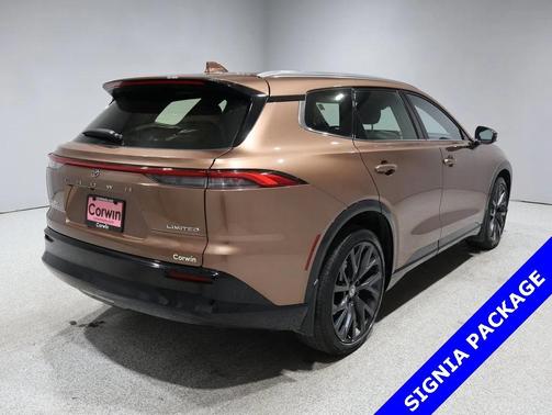 2025 Toyota Crown Signia XLE