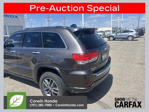 Granite Crystal Metallic Clearcoat 2017 Jeep Grand Cherokee Limited