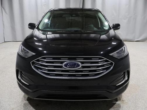 Agate Black Metallic 2024 Ford Edge Titanium