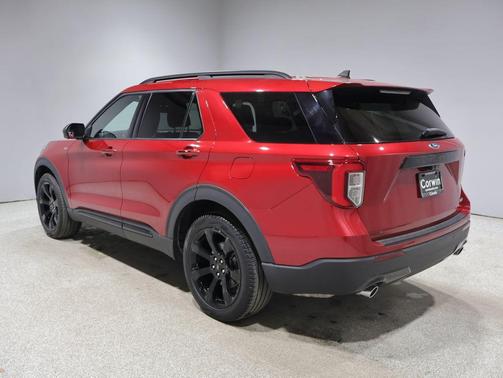 Rapid Red Metallic Tinted Clearcoat 2022 Ford Explorer ST-Line