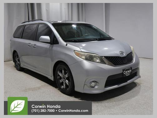 Silver Sky Metallic 2011 Toyota Sienna SE