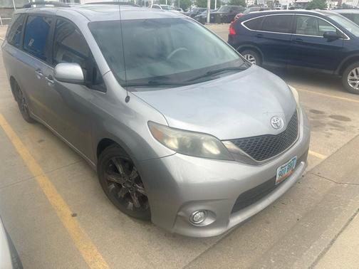 Silver Sky Metallic 2011 Toyota Sienna SE
