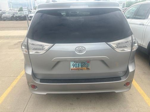 Silver Sky Metallic 2011 Toyota Sienna SE