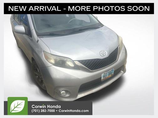 Silver Sky Metallic 2011 Toyota Sienna SE