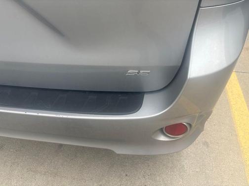 Silver Sky Metallic 2011 Toyota Sienna SE