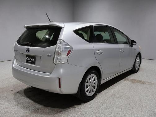 2014 Toyota Prius v Two